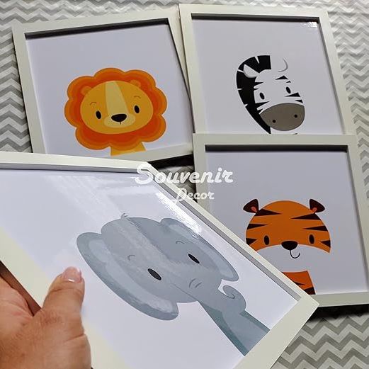 Conjunto de quatro quadros quadrados com desenhos de animais.